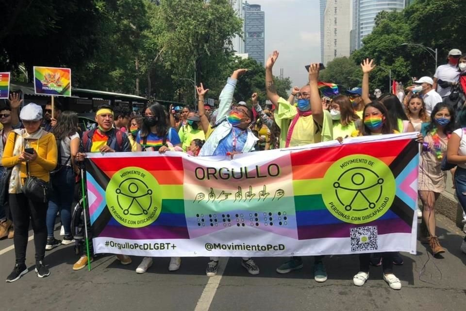 Un contingente de personas con discapacidad participa por primera vez en Marcha del Orgullo y denunciaron doble discriminación en su contra.