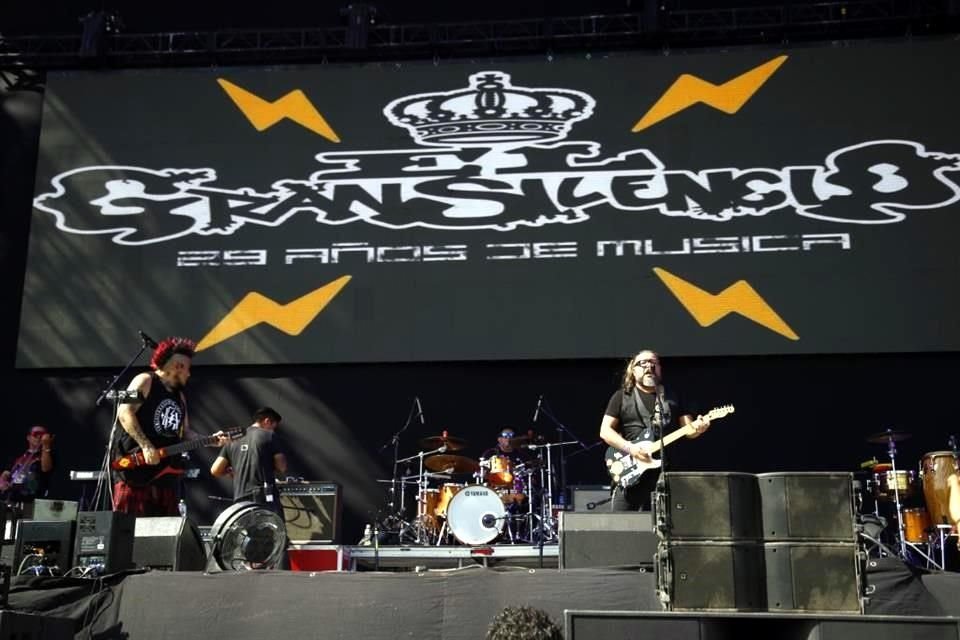 Minutos antes de las 17:00 horas, de cara al imponente Cerro de la Silla y el cielo azul pintado de nubes, El Gran Silencio le inyectó al Machaca Fest 'la pura sabrosura'.