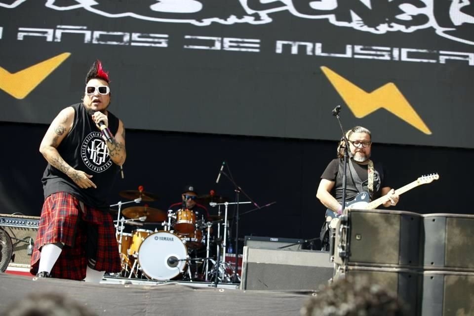 'Tonta Canción', 'Círculo de Amor' y por supuesto, sus infaltables 'Dormir Soñando' y 'Chúntaro Style', coronaron el show de los hermanos Cano y Tony Hernández.