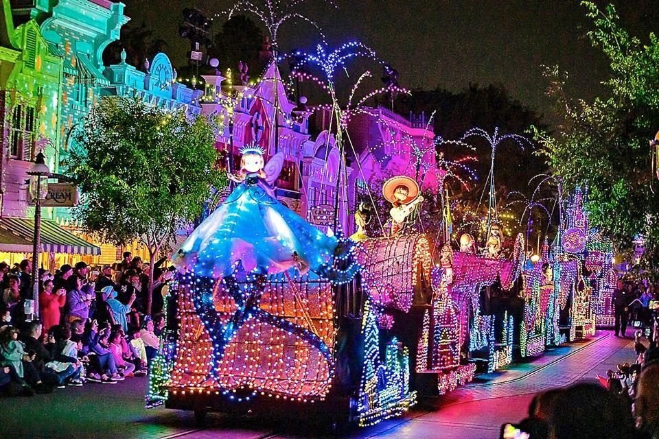 MAIN STREET ELECTRICAL PARADE.