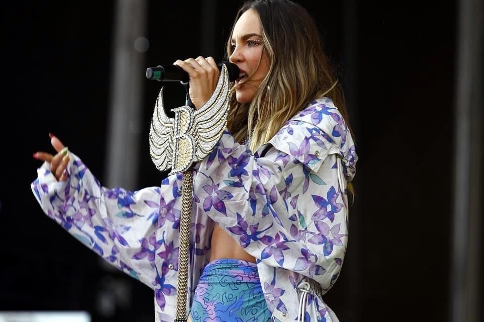 El golpe de amor y de sol que abrazó a Belinda en su regreso a los escenarios casi la hicieron llorar y hasta le bajaron la presión.