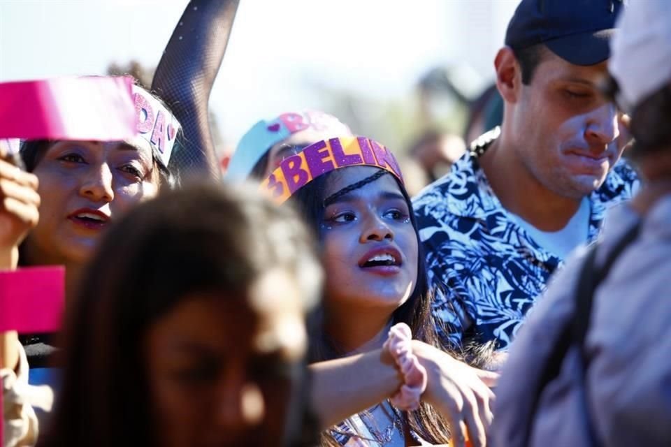 La respuesta de los miles de asistentes a su actuación la emocionó tanto que casi lloró.