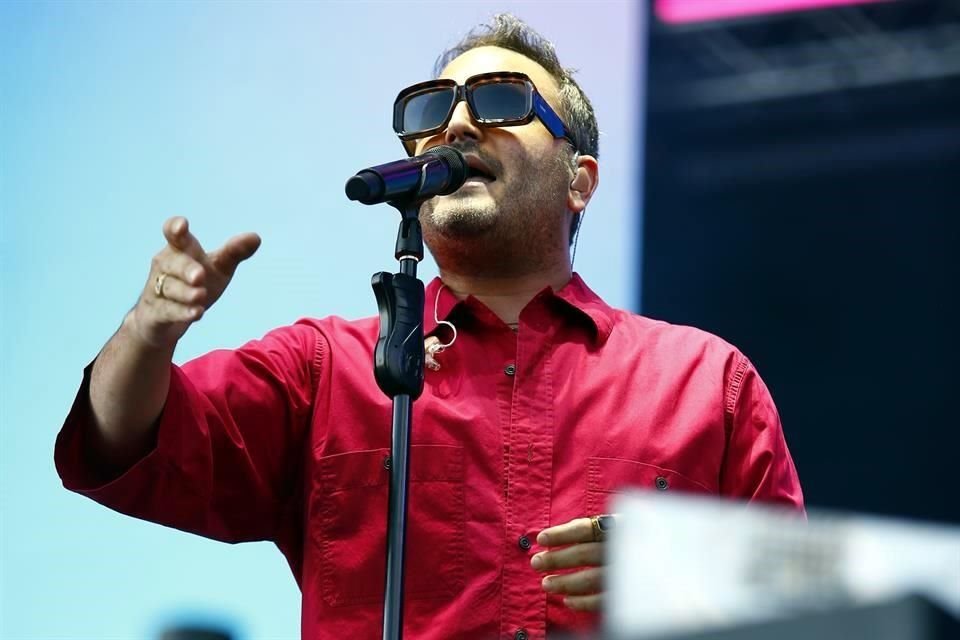 Aunque la actuación de Reik en el Parque Fundidora inició ya caída la tarde, a las 19:00 horas, sus integrantes también le sufrieron por el caluroso día.