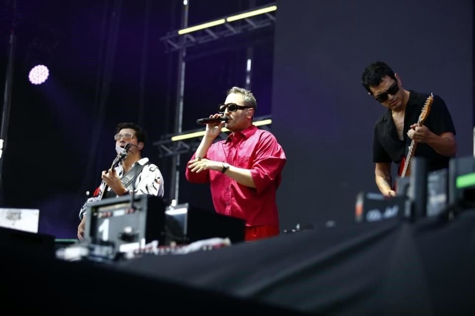 A Jesús, Julio y Bibi, en el pasado, los regios ya los habían visto en festivales, pero de radio, hoy por vez primera los gozaron en un masivo de grandes magnitudes.