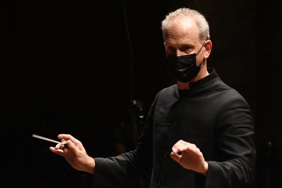 Carlos Miguel Prieto se despidió de la Orquesta Sinfónica Nacional este domingo en Bellas Artes.