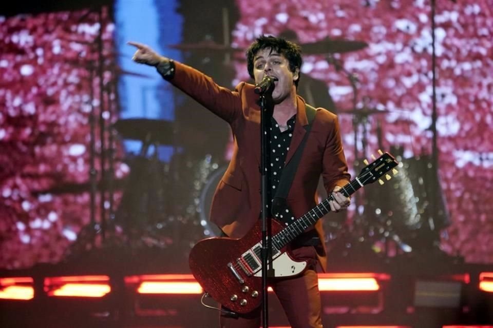 Tras el fallo de la Suprema Corte de EU para anular el derecho al aborto, Billie Joe Armstrong, líder de Green Day, dijo que se iría a vivir a Reino Unido.