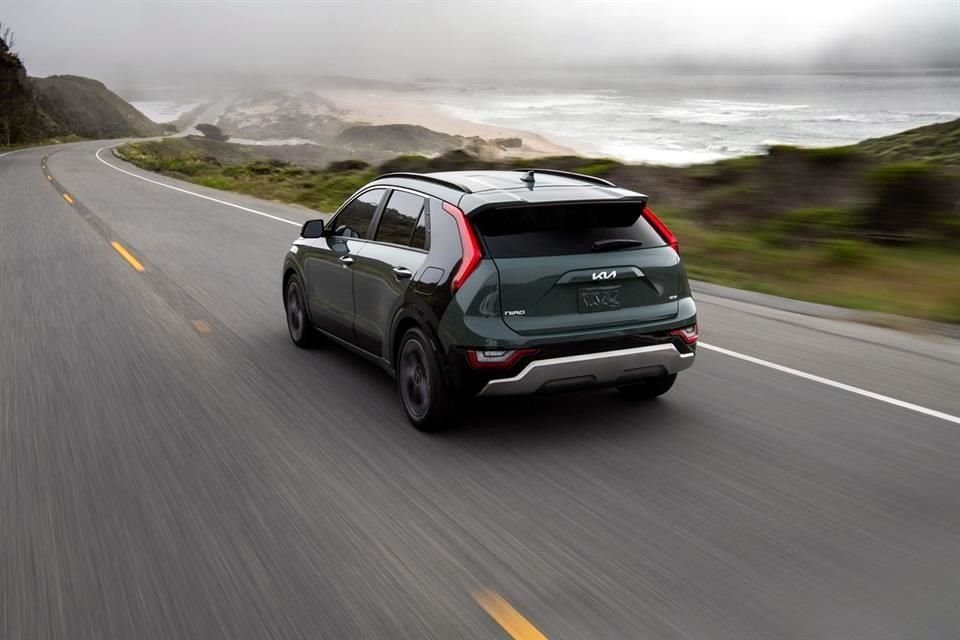 Cuenta con asistencia de mantenimiento de carril y alerta de punto ciego.