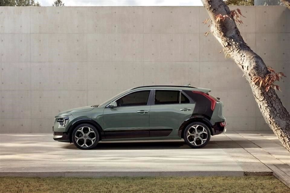 Genera una potencia híbrida combinada 139 caballos de fuerza y 195 lb-pie de torque.