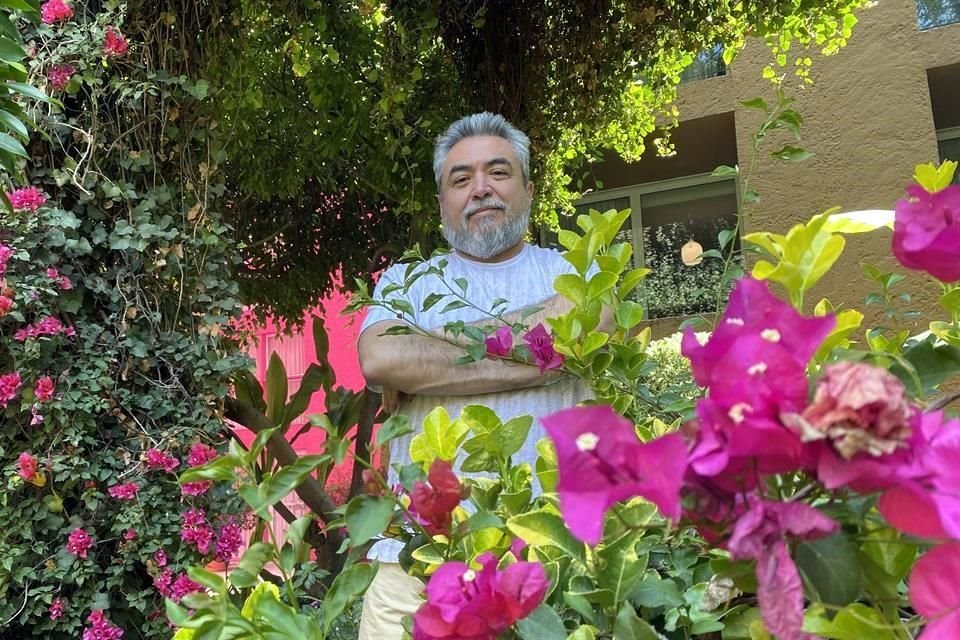 En 'El tercer paraíso', el chileno Cristian Alarcón se entrega al arte de la jardinería.