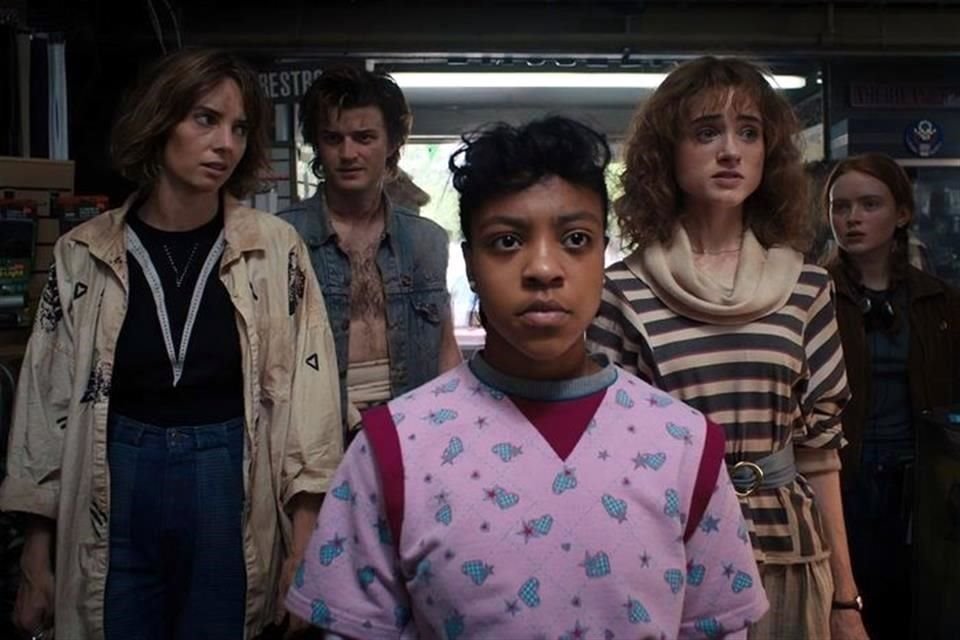 Netflix lanzó la última temporada de 'Stranger Things' con siete episodios nuevos y guardó los últimos dos durante cinco semanas.