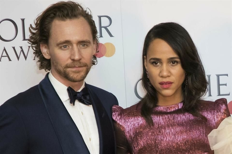 Tom Hiddleston y su prometida, Zawe Ashton, esperan a su primer bebé; la actriz lució su embarazo en el estreno de 'Mr. Malcolm's List'.