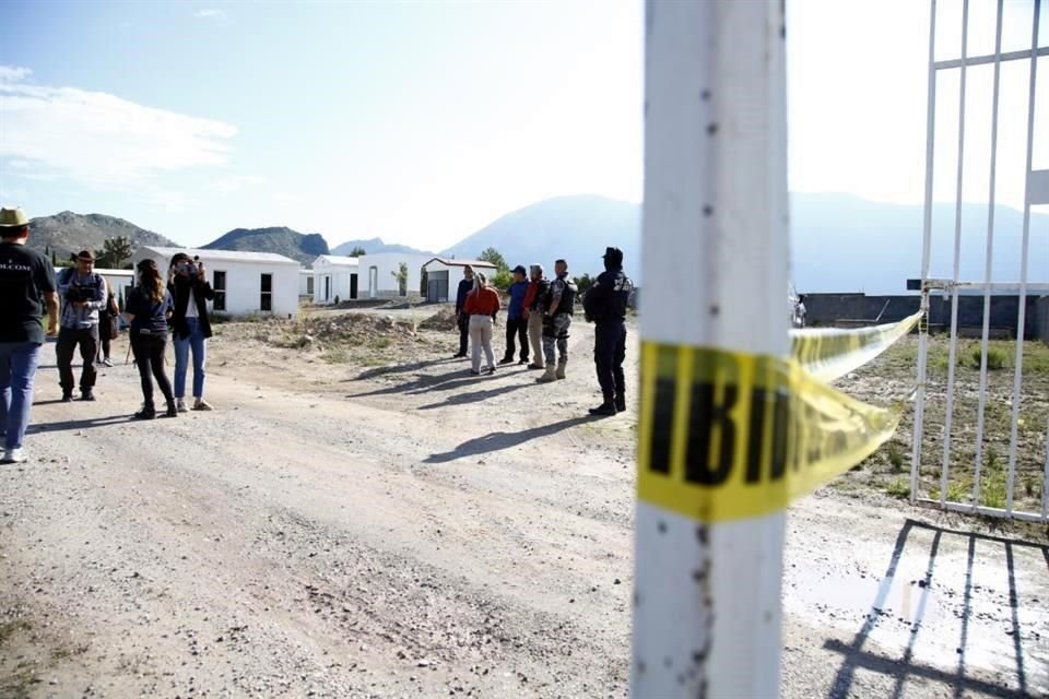 Arriban autoridades al Panteón Municipal de Galeana para realizar la exhumación del cuerpo de Debanhi Escobar.