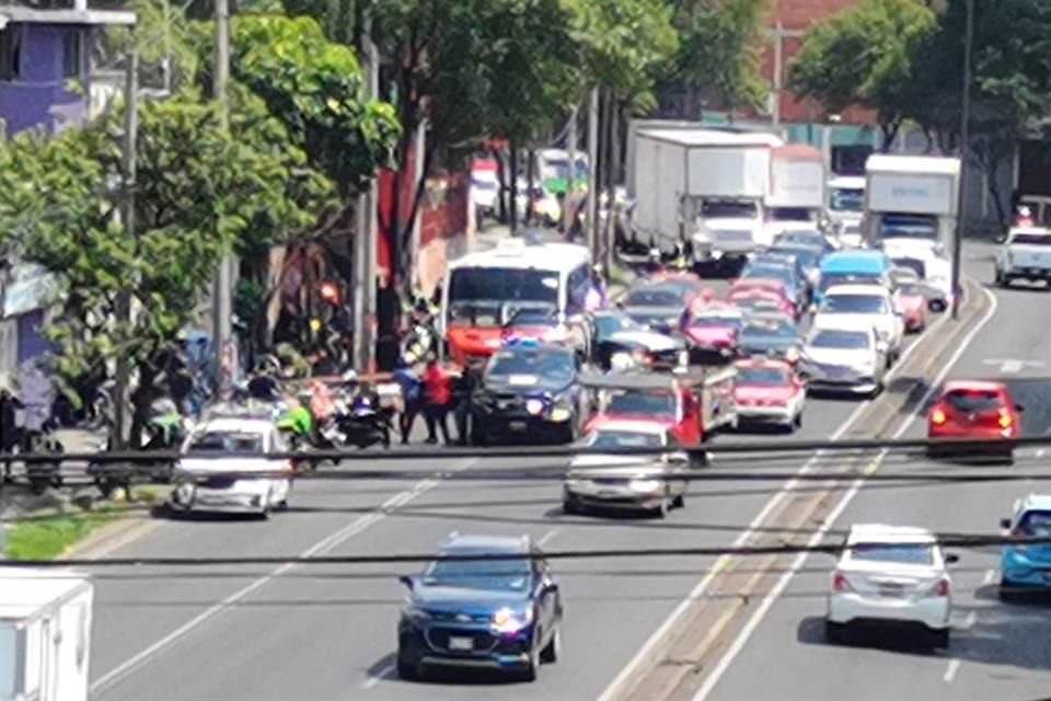 Primeros reportes señalan que el joven fue identificado por su familia en el lugar del accidente, sobre la Avenida Central con dirección a la estación Pantitlán.   