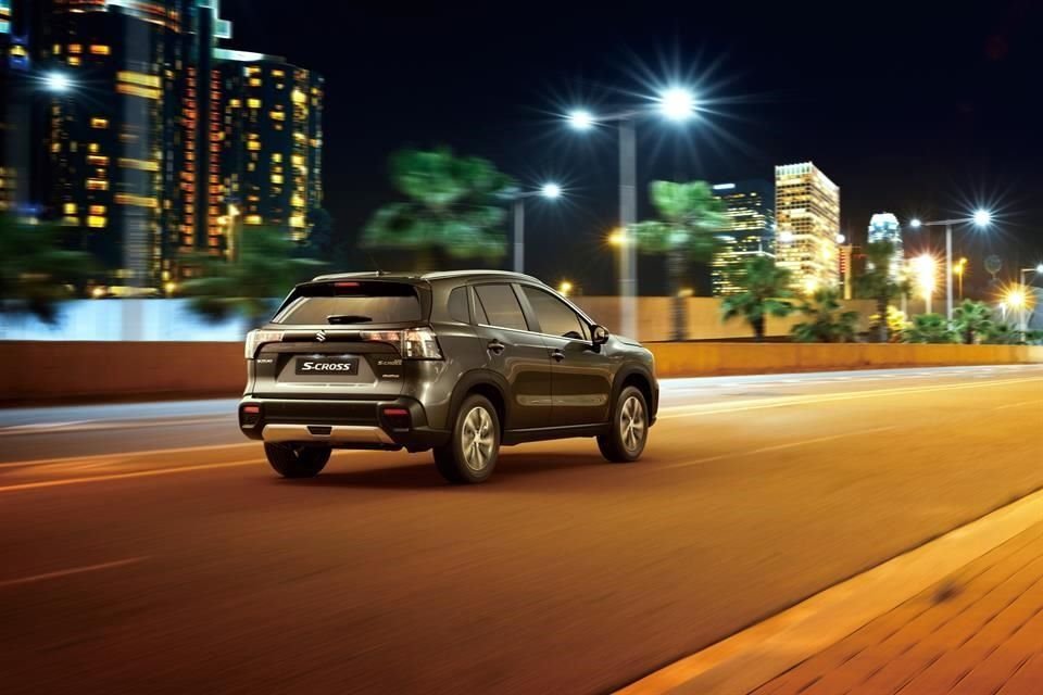 El precio de lista de SUV Suzuki S-Cross es de 544 mil 990 pesos.