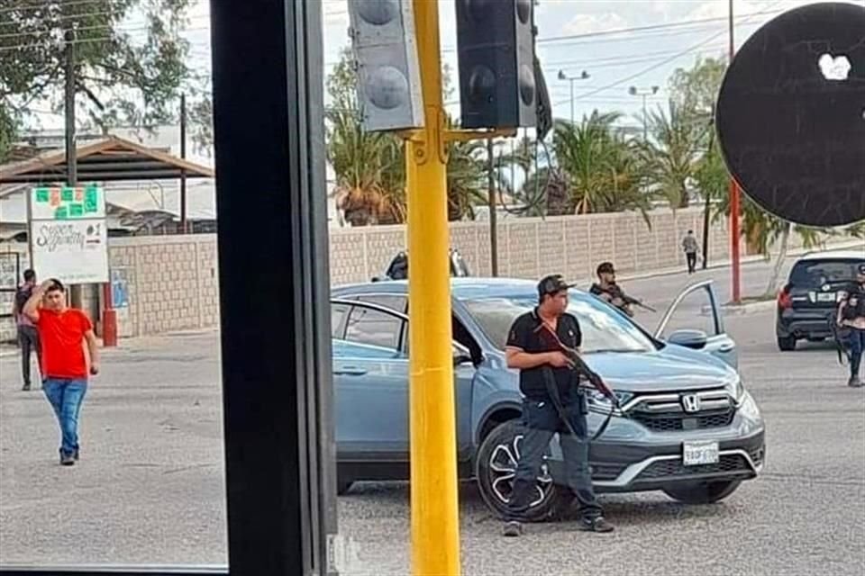 Bloqueos y enfrentamientos se registraron en Altar, Sonora, luego que elementos del Ejército detuvieron a presunto líder de celula criminal.