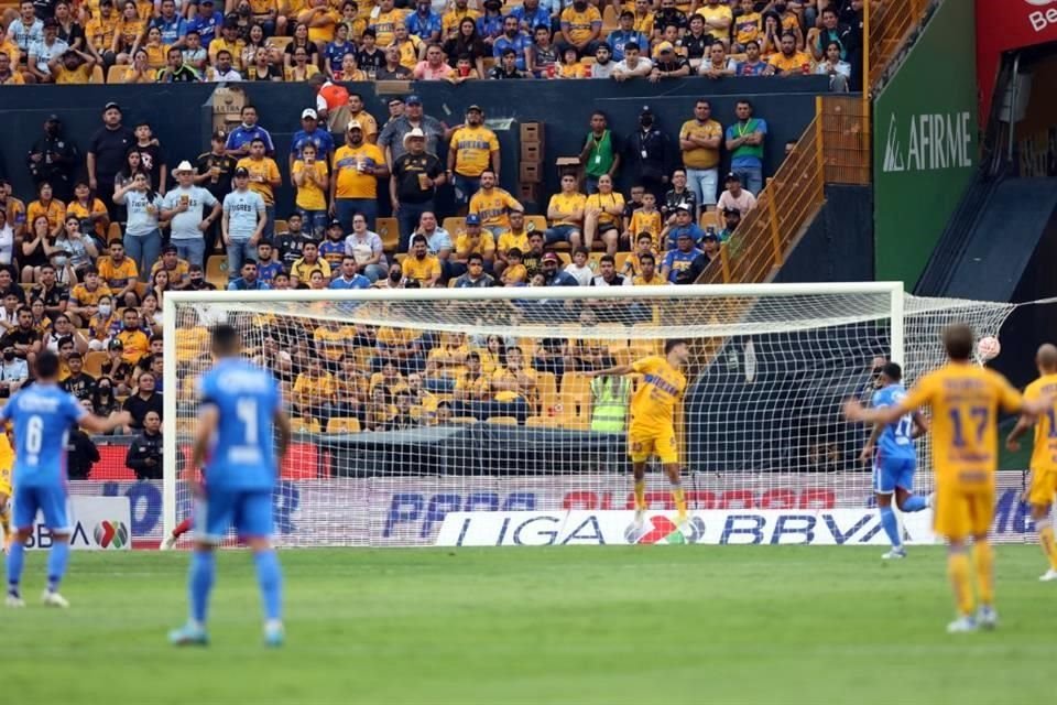 Al minuto 15, La Máquina se fue al frente con un golazo de Rafael Baca.