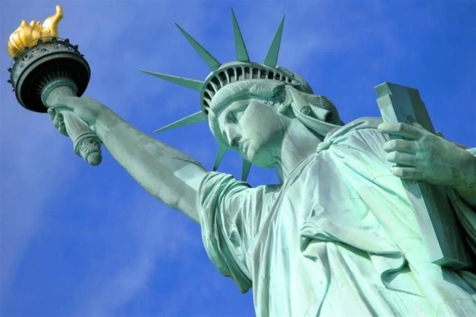 El Presidente López Obrador pidió remover la Estatua de la Libertad ubicada en Nueva York, Estados Unidos.