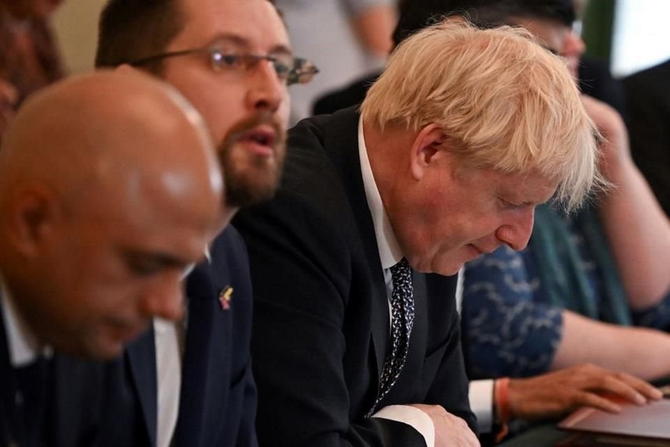 Los Ministros de Finanzas y de Salud británicos renunciaron en protesta contra Boris Johnson tras una serie de escándalos.