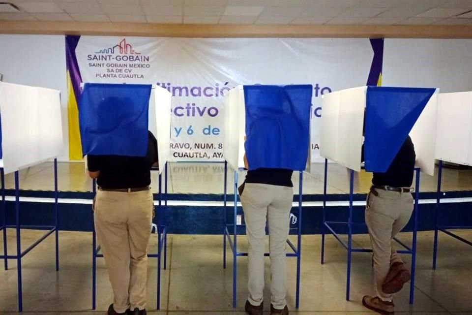 Unos 2 mil trabajadores de Saint Gobain votaron el 28 y 29 de octubre sobre el contrato colectivo que administra un sindicato afiliado a la CTC.