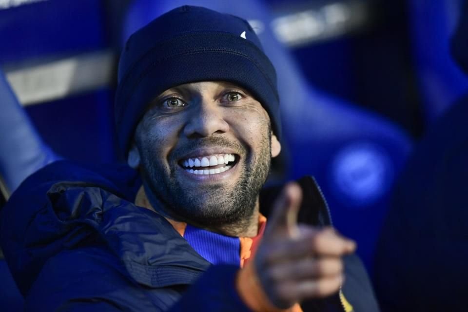 Dani Alves tiene una oferta de Pumas sobre la mesa.