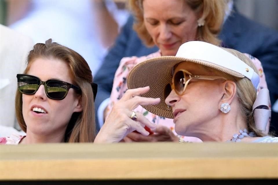 La princesa Beatriz presente en la semifinal de tenis varonil, de   Wimbledon.