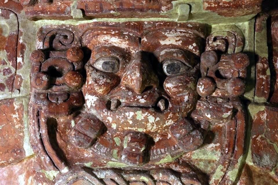 La pieza mide 8.39 metros de largo por 2.48 metros de alto.