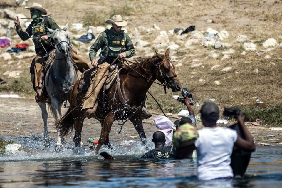 Las acciones de agentes  en Texas contra migrantes haitianos en septiembre del año pasado causaron indignación generalizada. Un informe reciente reveló que el uso de la fuerza fue innecesaria.