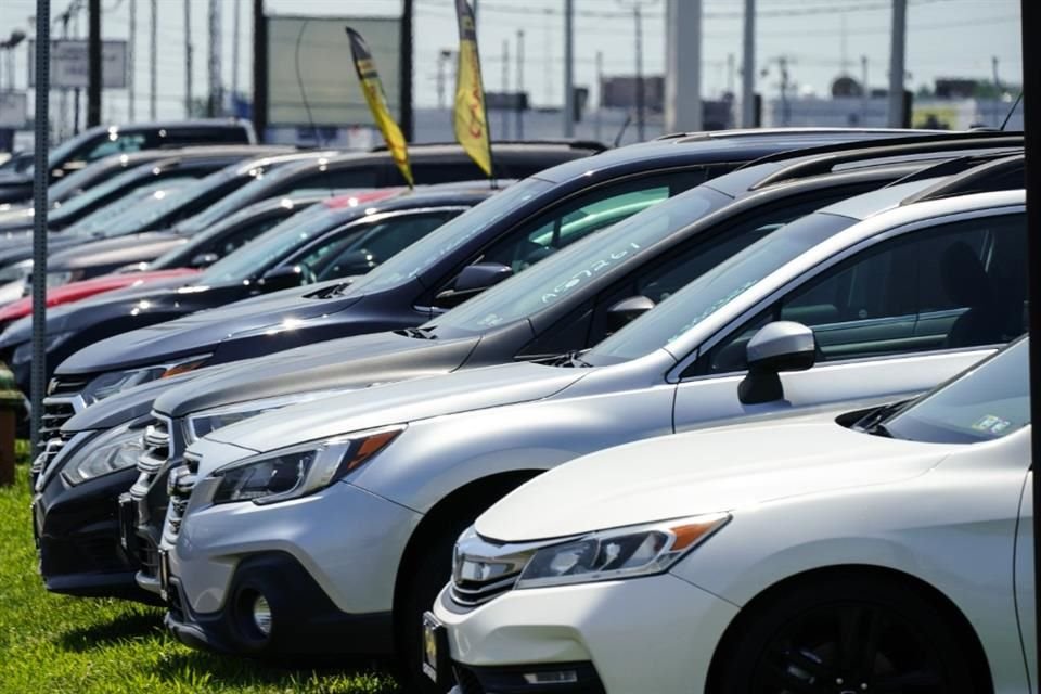 De las deducciones de ISRE, 25 mil 813 mdp se concentrarán en la adquisición de automóviles de combustión interna.