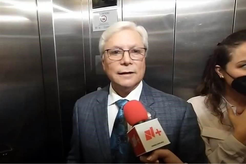 El morenista Jaime Bonilla sostuvo que sigue siendo senador, aunque no cobra salario por ello.