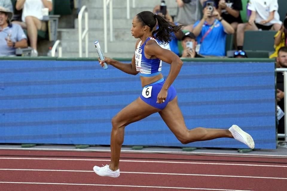 Allyson Felix obtuvo el bronce en los relevos 4x400 y así dijo adiós a las pistas.