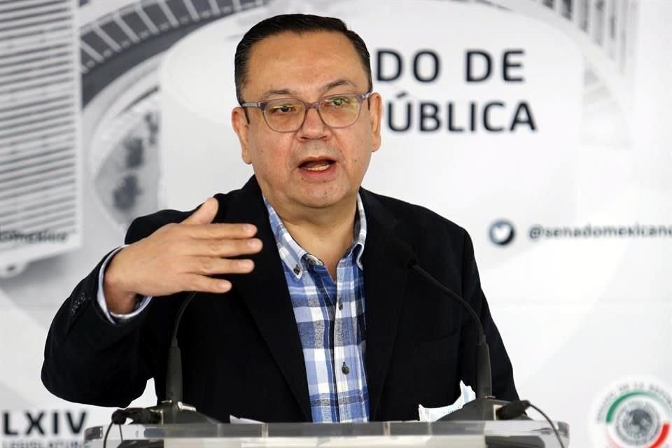 Quieren sacarle las entrañas al INE, aseguró el senador Germán Martínez.