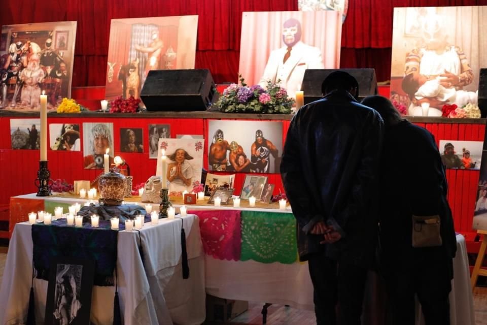 Despedida y exposición de parte de la obra de Lourdes Grobet en el Salón Los Ángeles