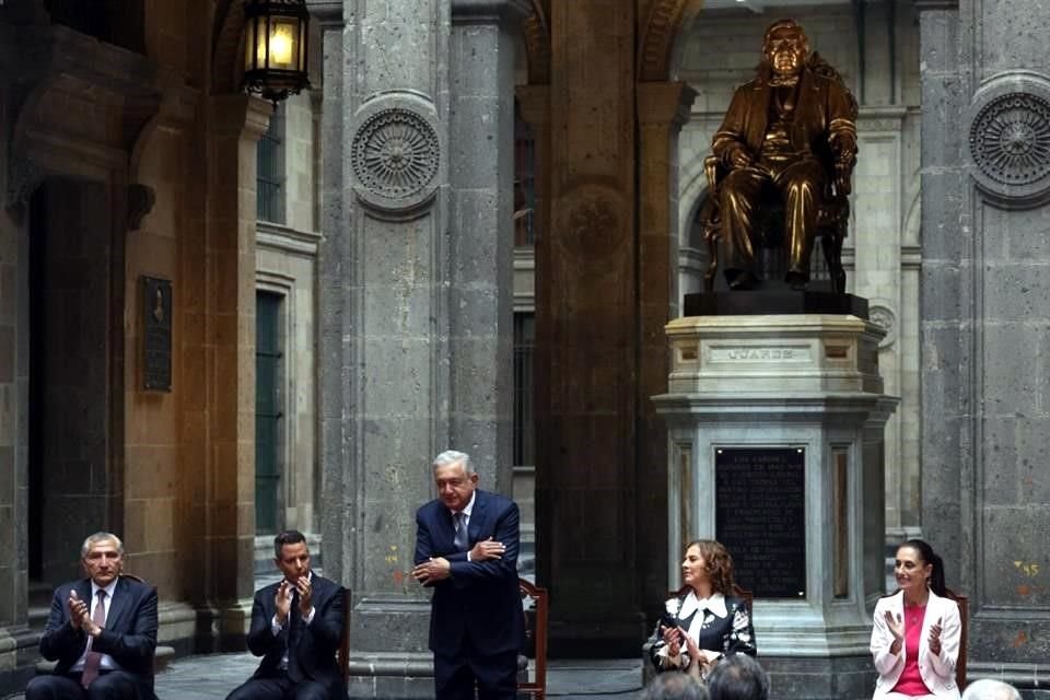 El Presidente Andrés Manuel López Obrador conmemoró hoy el 150 aniversario luctuoso de Benito Juárez.