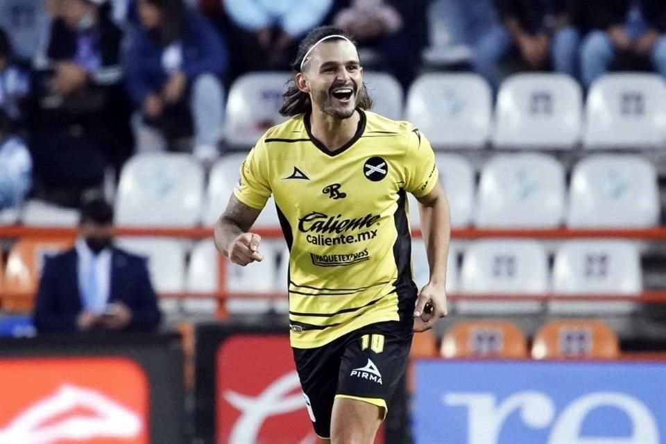 Nicolás Benedetti agarró dormida a la defensa de Tuzos y marcó lo que parecía el único tanto del partido.