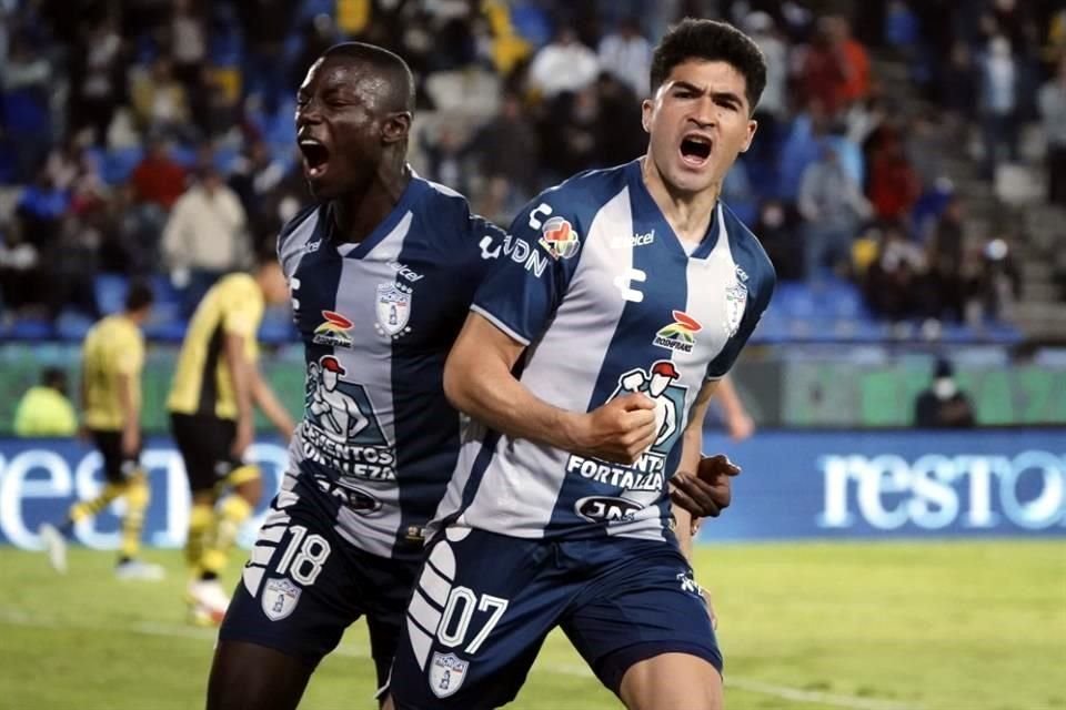 Nicolás Ibáñez prendió con la cabeza un centro y definió el 1-1.
