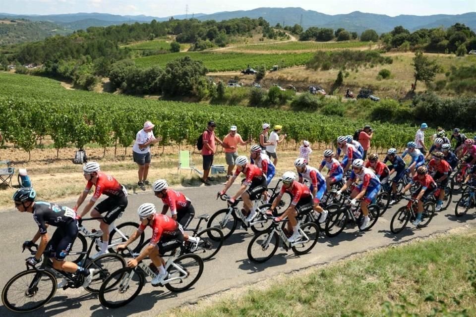 Tras el abandono de los franceses Mikael Chérel y Aurélien Paret-Peintre y el alemán Max Walscheid, 11 corredores han dejado el Tour de Francia debido al coronavirus.