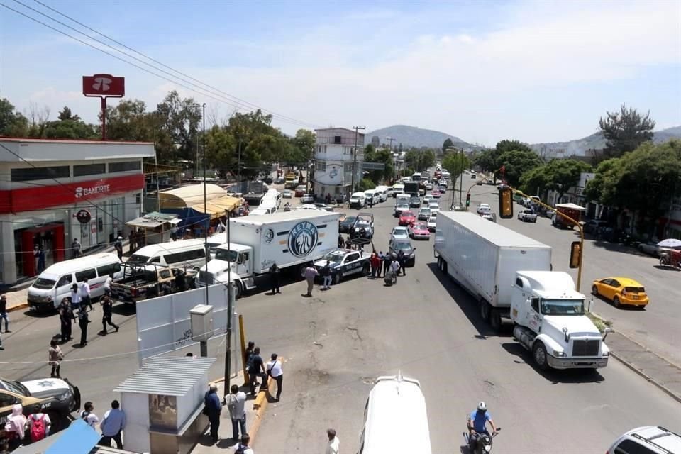 Peritos de la Fiscalía llegaron al sitio hacia las 15:30 horas, para llevar a cabo el levantamiento del cadáver.