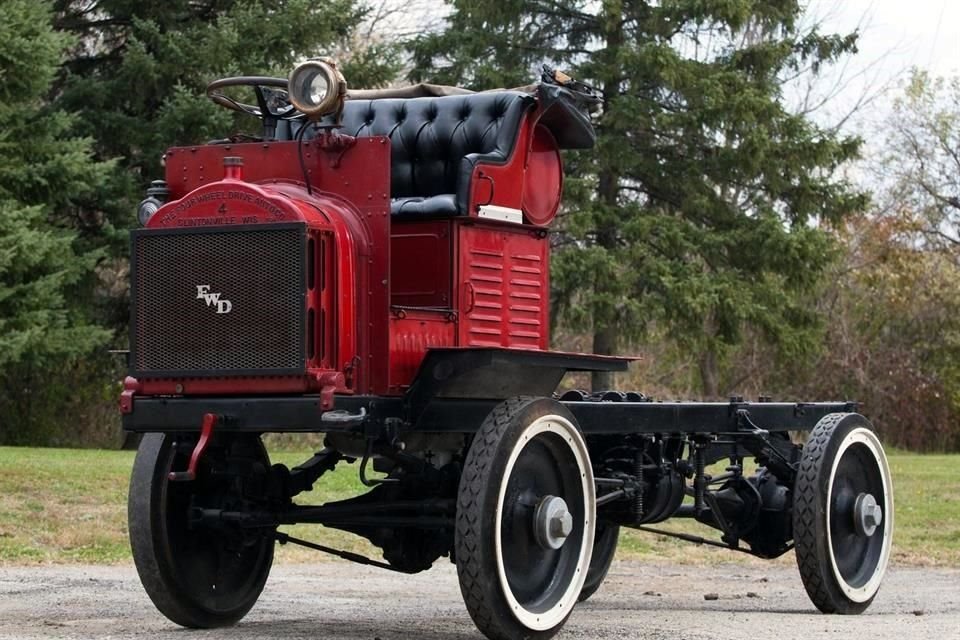 La firma FWD consiguió la primer patente para la tracción total.