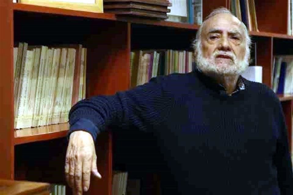 El poeta Óscar Oliva fue seleccionado en el área de Lingüística y Literatura.