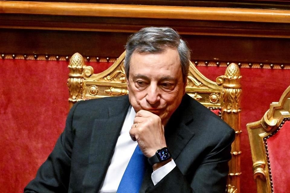 El Primer Ministro de Italia, Mario Draghi, observa el debate sobre la crisis del Gobierno en el Senado de Roma el pasado 20 de julio de 2022.