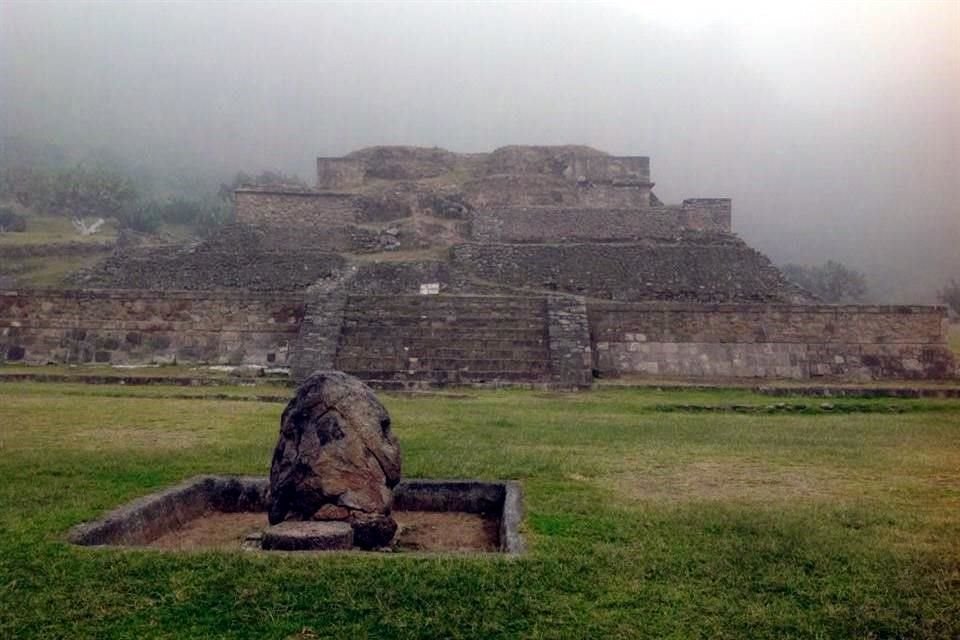 Dada la amenaza de invasión del terreno que carece de bardas y delimitación, la protección de Huapalcalco es urgente.