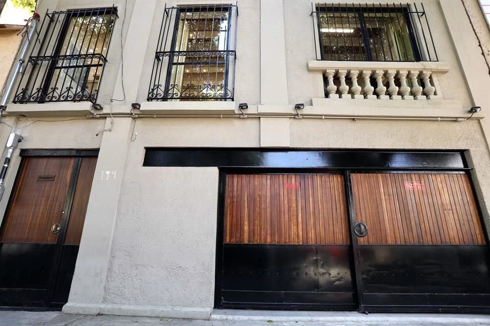 Fachada de la casa, ubicada en Chihuahua 194, en la Colonia Roma.