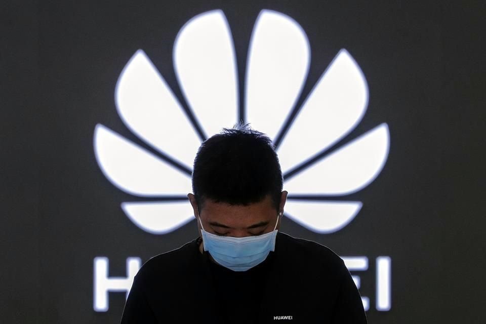 El beneficio neto de Huawei alcanzó casi los 9 mil 840 millones de dólares.