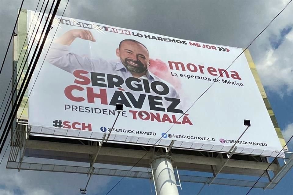 Los espectaculares de Sergio Chávez no tienen la leyenda del Registro Nacional de Proveedores, obligatoria por ley.