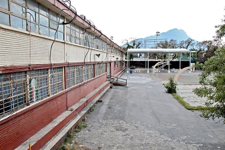 Las escuelas están inactivas desde hace más de un año.