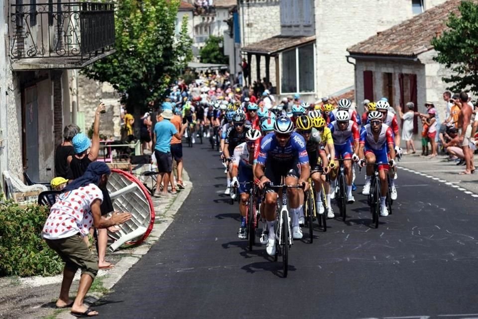 Así se desarrolló la etapa 19 del Tour, en Cahors, en el suroeste de Francia.