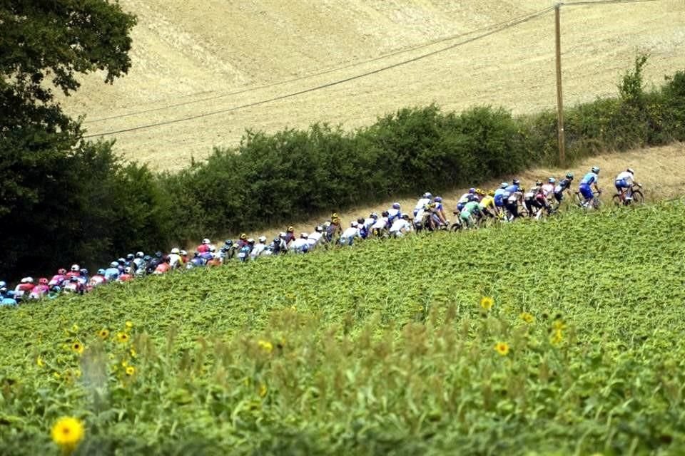 Así se desarrolló la etapa 19 del Tour, en Cahors, en el suroeste de Francia.