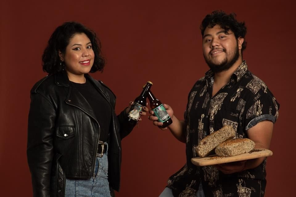 Azul y Rodrigo Olivares, egresados de la UAM y del IPN, emprendieron a raíz de la pandemia un negocio de cerveza artesanal: Chilango Banzai.