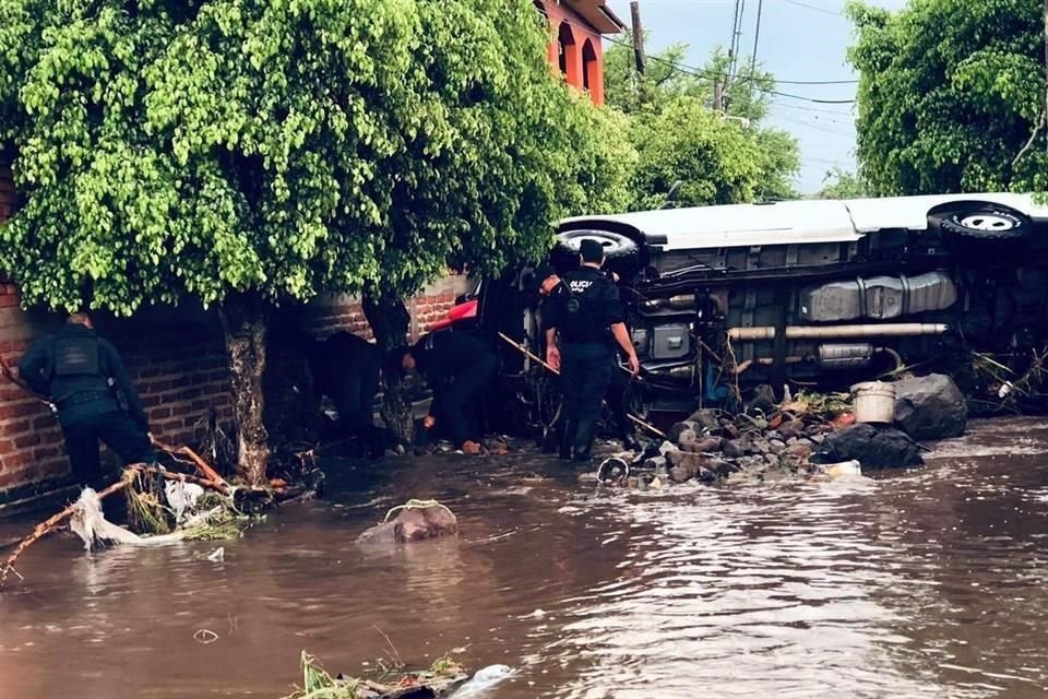 Elementos de emergencia arribaron al sitio.