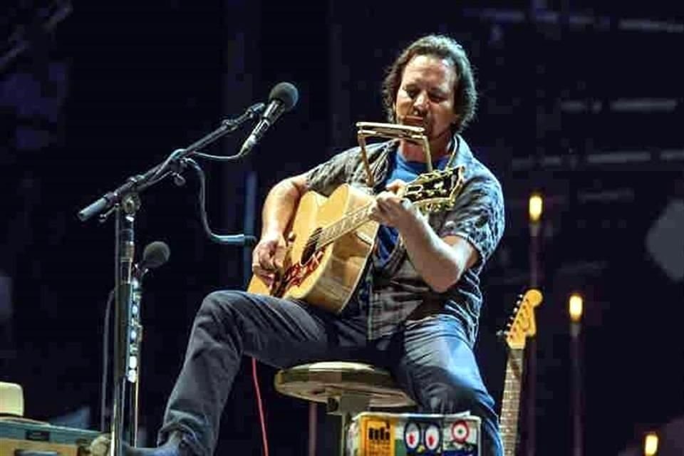 Pearl Jam anunció la cancelación de un show en Ámsterdam debido a que Eddie Veder no tiene voz para cantar.